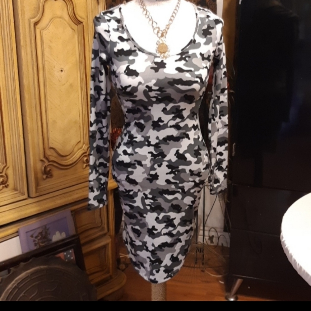 Womens Gray Camouflage Dress Sz Small Stretch Bodycon form fitting Long Sleeve